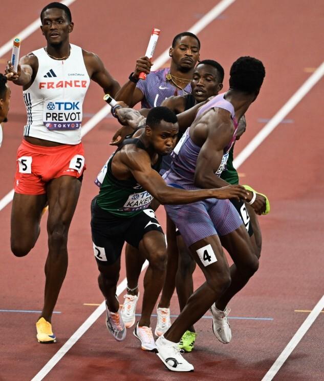 世锦赛进入, 在交接棒过 世锦赛进入, 在交接棒过